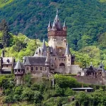 Apartment Leopold Mit Burgblick An Der Mosel
