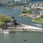 Apartment Leopold Mit Burgblick An Der Mosel