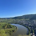 Leopold Mit Burgblick An Der Mosel