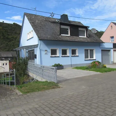 Apartment Leopold Mit Burgblick An Der Mosel