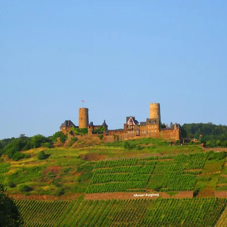 Apartment Leopold Mit Burgblick An Der Mosel