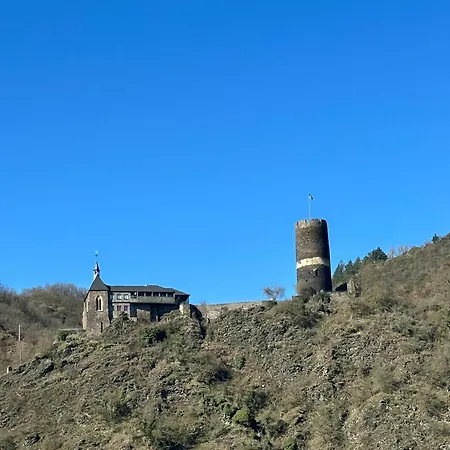 Leopold Mit Burgblick An Der Mosel *