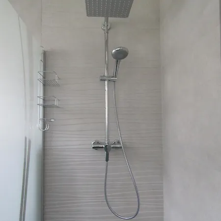 Leopold Mit Burgblick An Der Mosel *