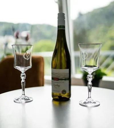 Leopold Mit Burgblick An Der Mosel