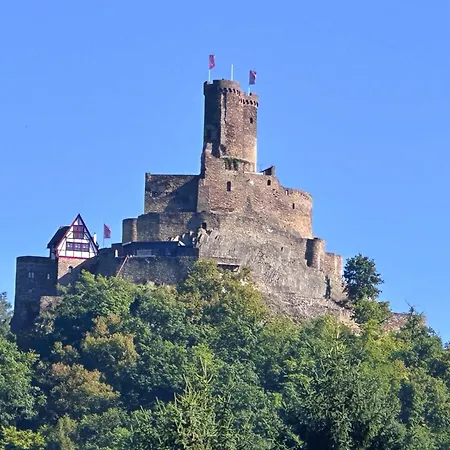 Leopold Mit Burgblick An Der Mosel