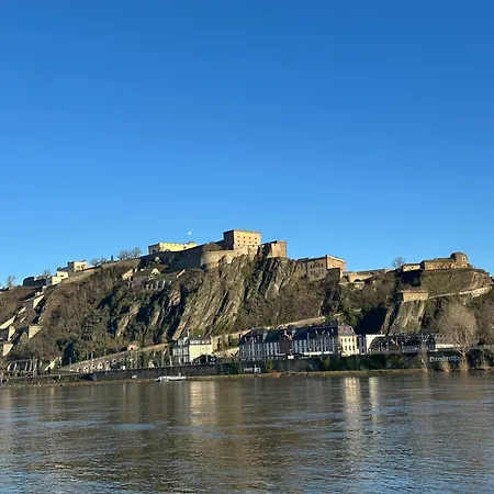 Leopold Mit Burgblick An Der Mosel Burgen (Mayen-Koblenz)