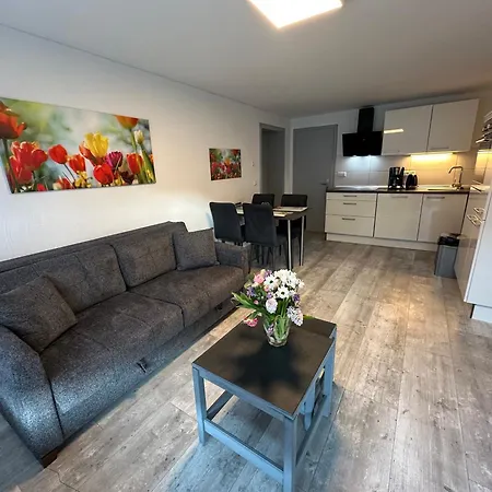 Leopold Mit Burgblick An Der Mosel *