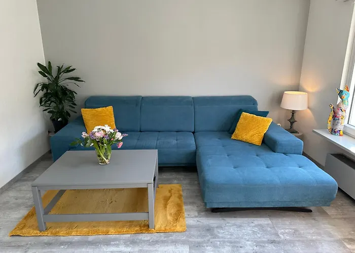 Leopold Mit Burgblick An Der Mosel *