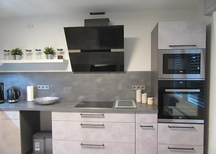 Leopold Mit Burgblick An Der Mosel * Burgen (Mayen-Koblenz)