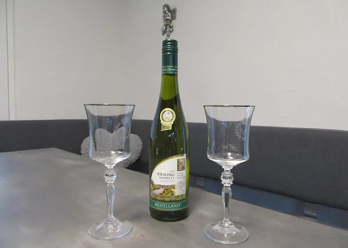 Leopold Mit Burgblick An Der Mosel * Burgen (Mayen-Koblenz)