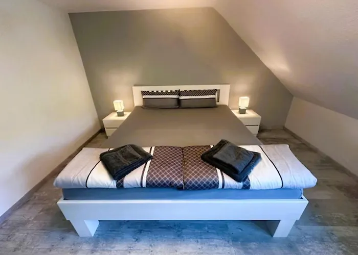 Leopold Mit Burgblick An Der Mosel Burgen (Mayen-Koblenz)