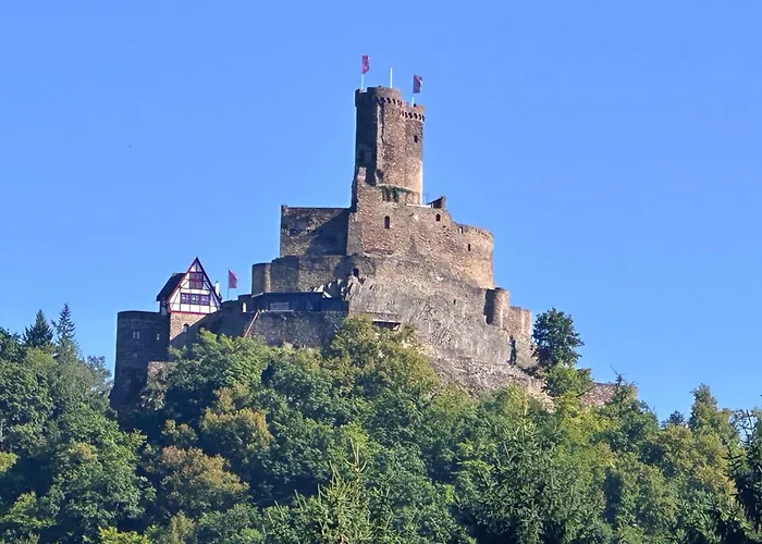 Leopold Mit Burgblick An Der Mosel