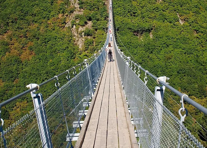 Leopold Mit Burgblick An Der Mosel *