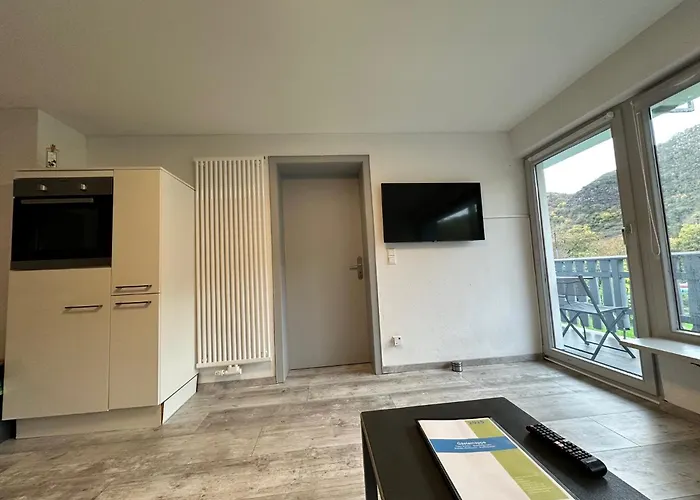 Leopold Mit Burgblick An Der Mosel Burgen (Mayen-Koblenz)