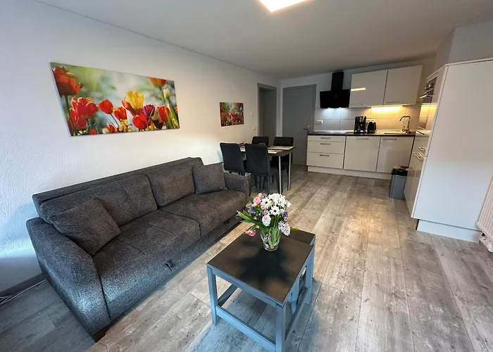 Leopold Mit Burgblick An Der Mosel *