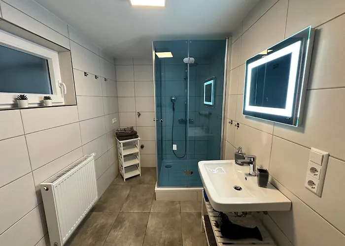 Leopold Mit Burgblick An Der Mosel *